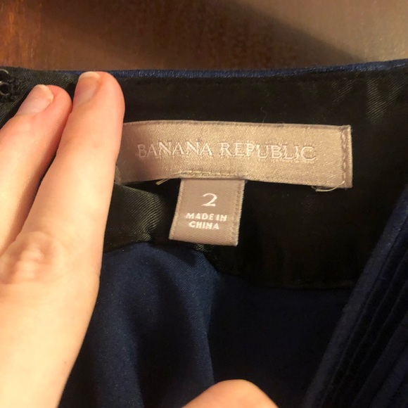 Banana Republic navy skirt - Picture 2 of 2